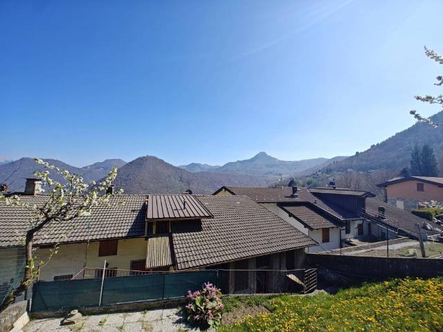 Casa indipendente in vendita a Centro Valle Intelvi CO