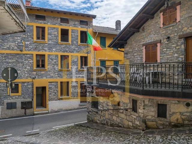 Casa indipendente in vendita a Centro Valle Intelvi CO