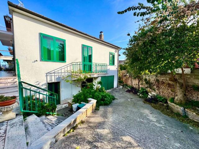 Casa indipendente in vendita a Cepagatti PE