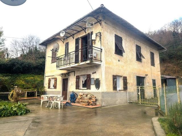 Casa indipendente in vendita a Ceranesi GE