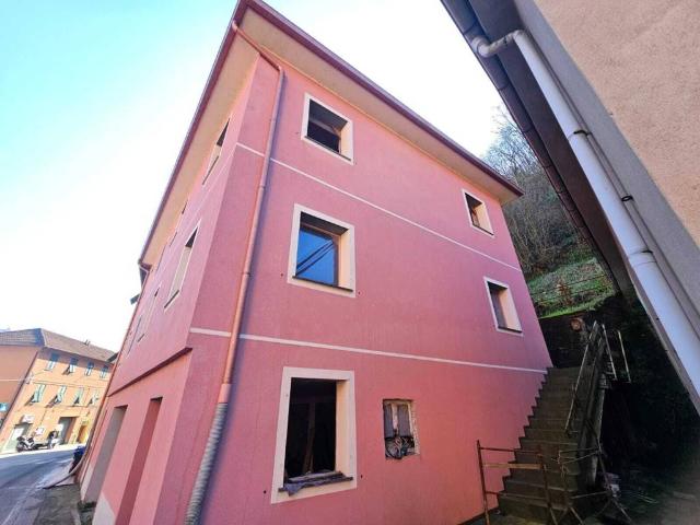 Casa indipendente in vendita a Ceranesi GE