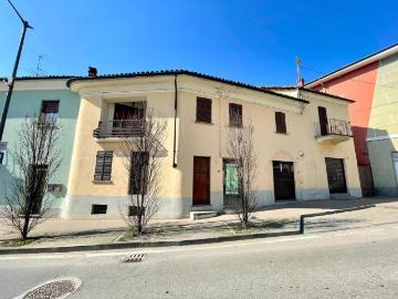Casa indipendente in vendita a Ceresole Alba CN