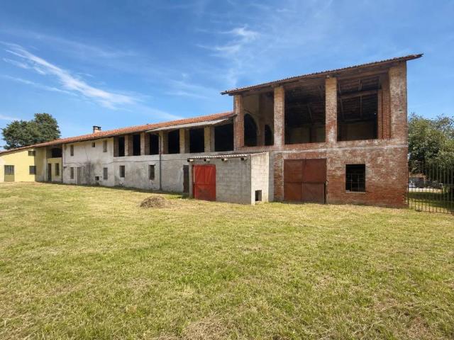 Casa indipendente in vendita a Ceresole Alba CN