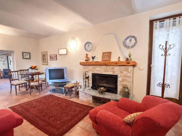Casa indipendente in vendita a Ceresole Alba CN