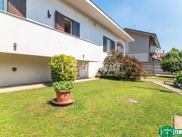 Casa indipendente in vendita a Cerro Maggiore MI