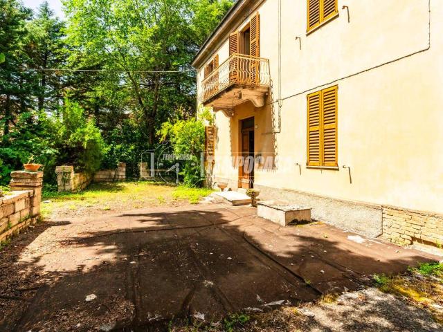 Casa indipendente in vendita a Cerreto d'Esi AN