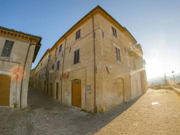 Casa indipendente in vendita a Cerreto d'Esi AN