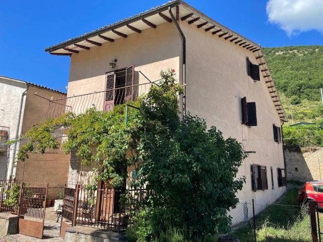 Casa indipendente in vendita a Cerreto di Spoleto PG
