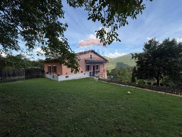 Casa indipendente in vendita a Cerreto Di Spoleto