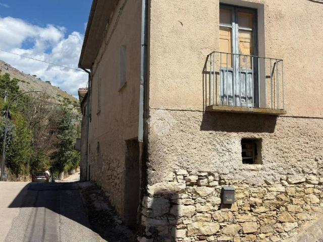 Casa indipendente in vendita a Cervaro FR