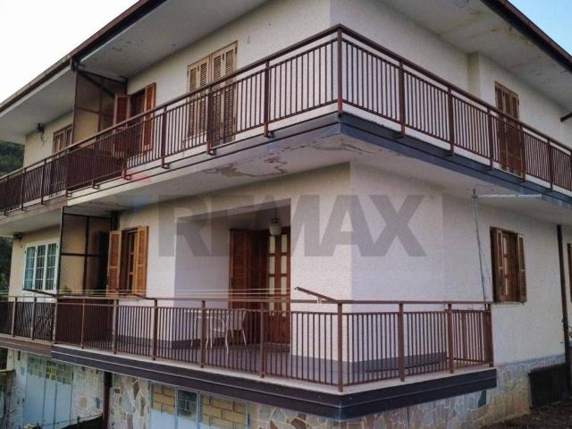 Casa indipendente in vendita a Cerzeto CS