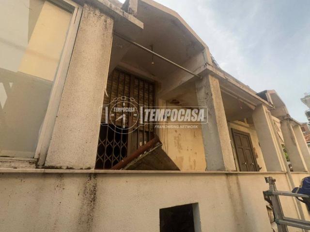 Casa indipendente in vendita a Cesano Boscone MI