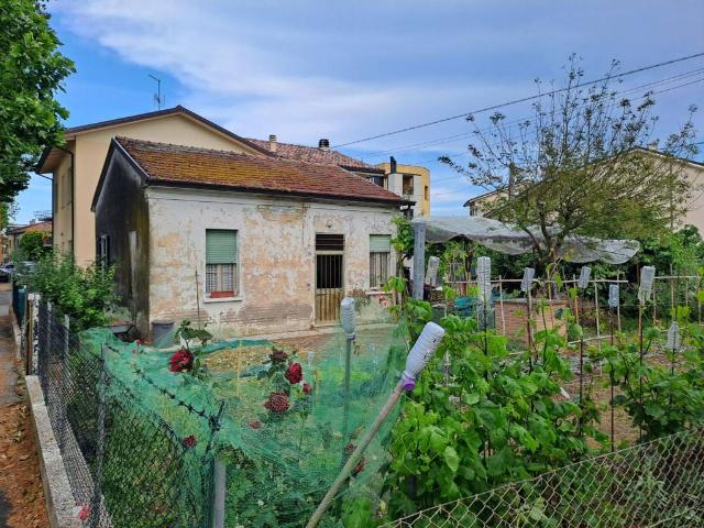 Casa indipendente in vendita a Cesena FC