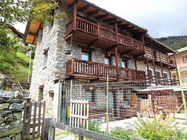 Casa indipendente in vendita a Challand Saint Victor AO