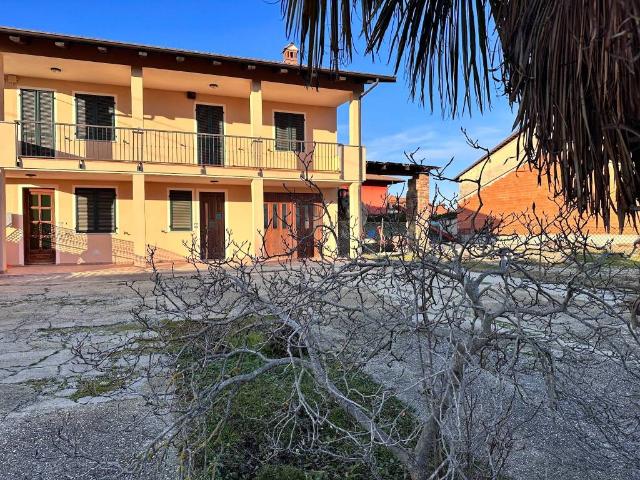 Casa indipendente in vendita a Cherasco CN