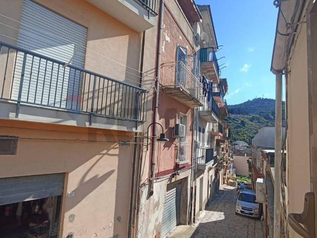 Casa indipendente in vendita a Chiaramonte Gulfi RG