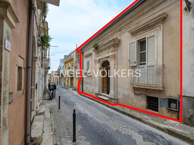 Casa indipendente in vendita a Chiaramonte Gulfi RG