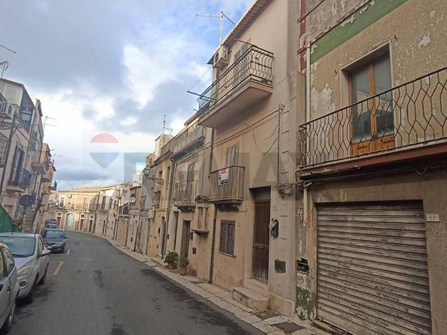 Casa indipendente in vendita a Chiaramonte Gulfi RG