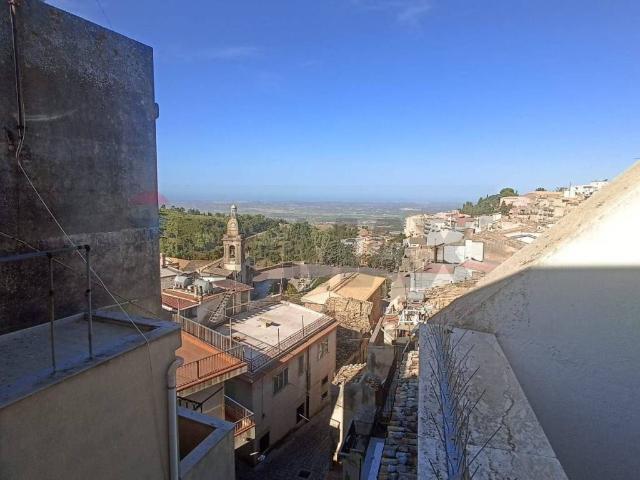 Casa indipendente in vendita a Chiaramonte Gulfi RG