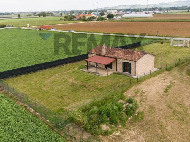Casa indipendente in vendita a Chiaravalle AN