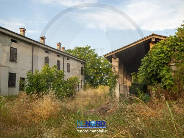 CASA INDIPENDENTE in VENDITA a CHIGNOLO PO di 10 vani