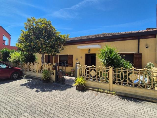 Casa indipendente in vendita a Chieti via penne, Chieti Scalo