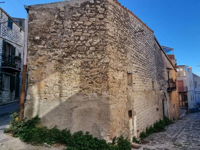 Casa indipendente in vendita a Chiusa Sclafani PA