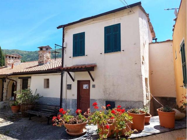 Casa indipendente in vendita a Chiusanico IM