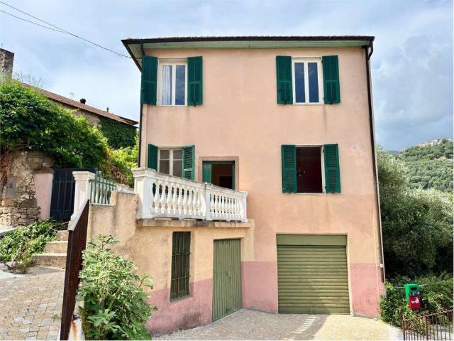 Casa indipendente in vendita a Chiusavecchia IM