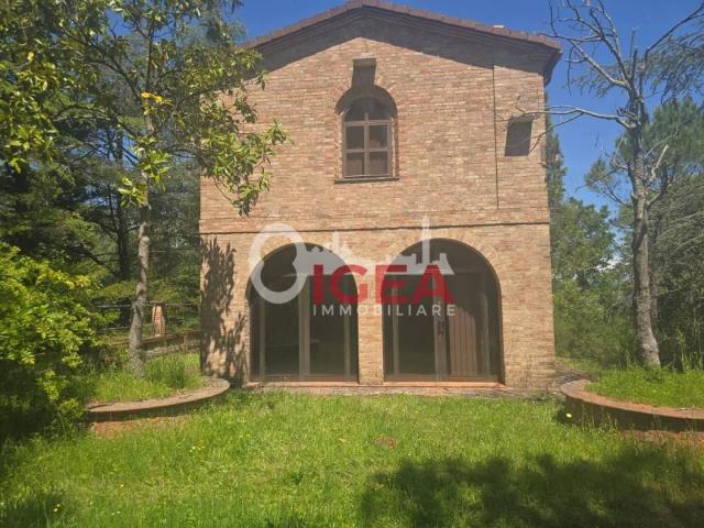 Casa indipendente in vendita a Chiusdino SI