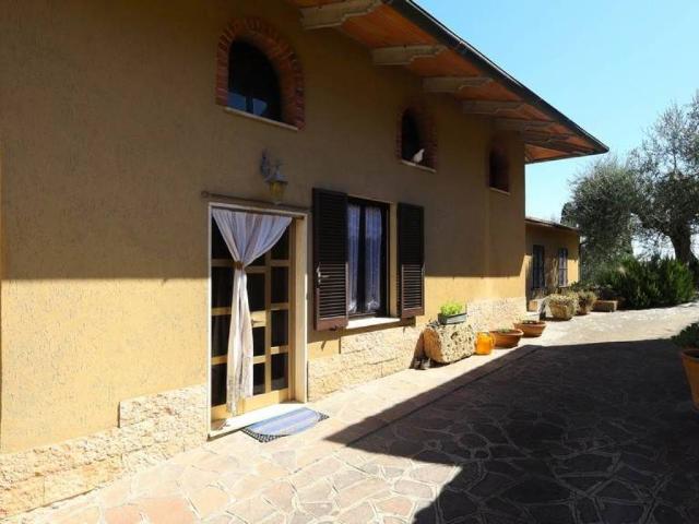 Casa indipendente in vendita a Chiusi SI