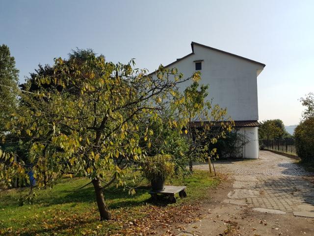 CASA INDIPENDENTE in VENDITA a CHIVASSO di 10 vani