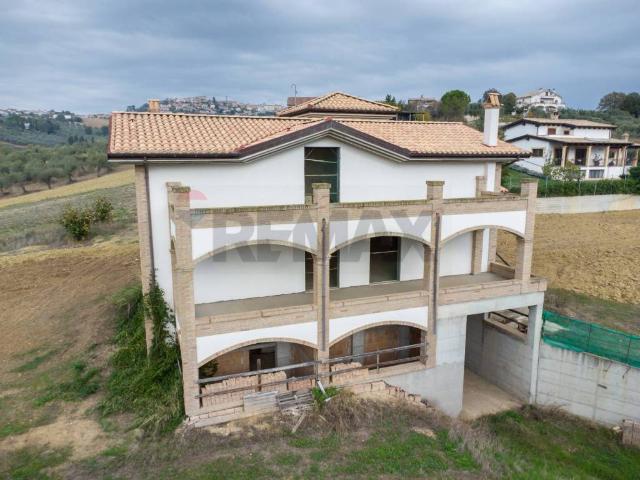 Casa indipendente in vendita a Città Sant'Angelo PE
