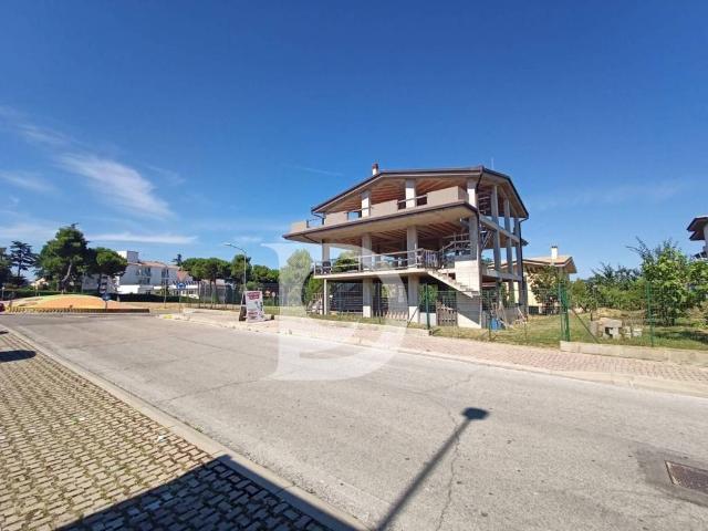 Casa indipendente in vendita a Città Sant'Angelo PE
