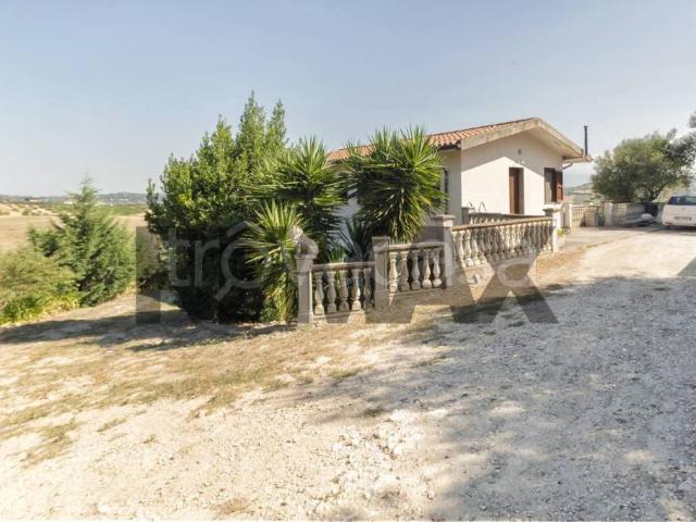 Casa indipendente in vendita a Città Sant'Angelo strada Sant\'Agnese, 12