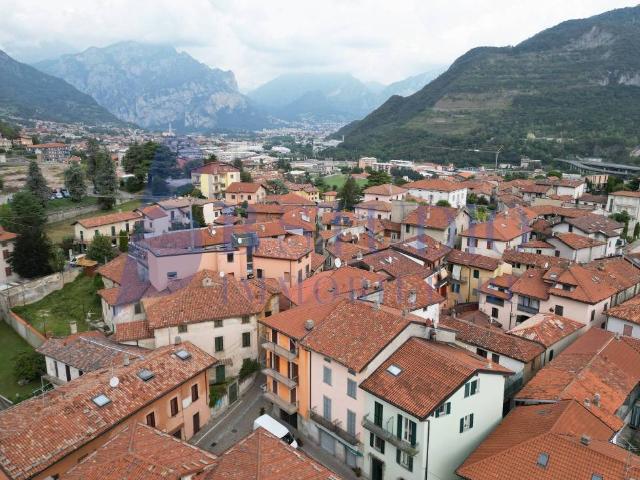 Casa indipendente in vendita a Civate LC