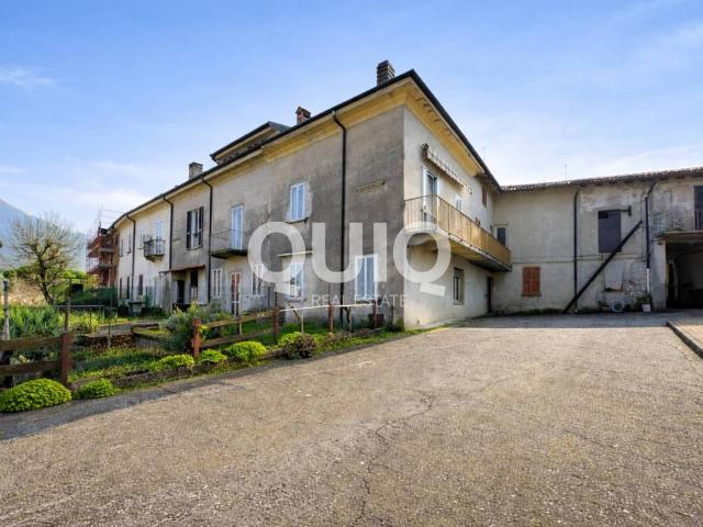 Casa indipendente in vendita a Civate LC