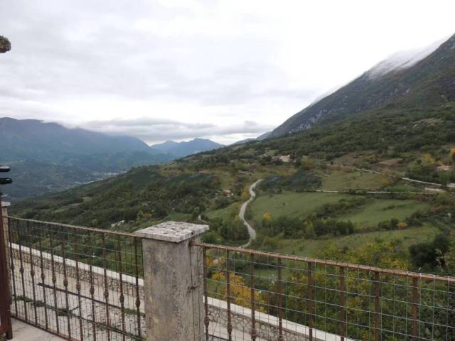 Casa indipendente in vendita a Civita d'Antino AQ