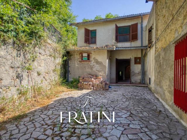 Casa indipendente in vendita a Civitella del Tronto TE