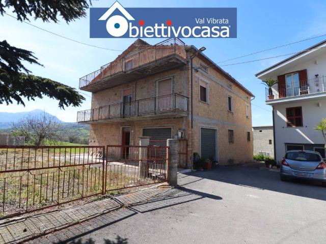 Casa indipendente in vendita a Civitella del Tronto TE