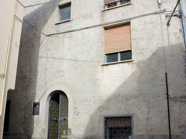Casa indipendente in vendita a Civitella del Tronto TE
