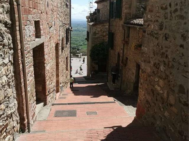 Casa indipendente in vendita a Civitella in Val di Chiana AR