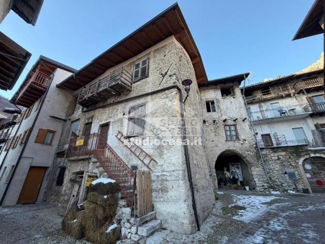 Casa indipendente in vendita a Cimone TN