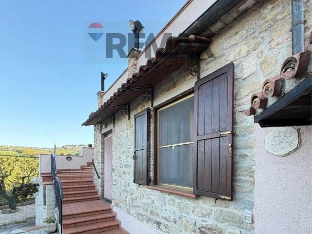Casa indipendente in vendita a Cingoli MC