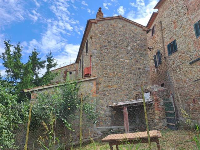 Casa indipendente in vendita a Cinigiano GR