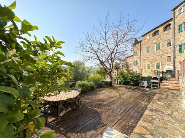 Casa indipendente in vendita a Cipressa IM