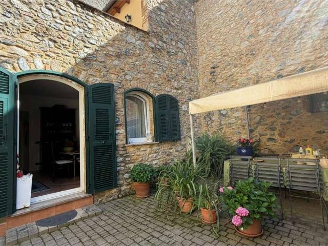 Casa indipendente in vendita a Cisano sul Neva SV