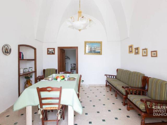Casa indipendente in vendita a Cisternino BR