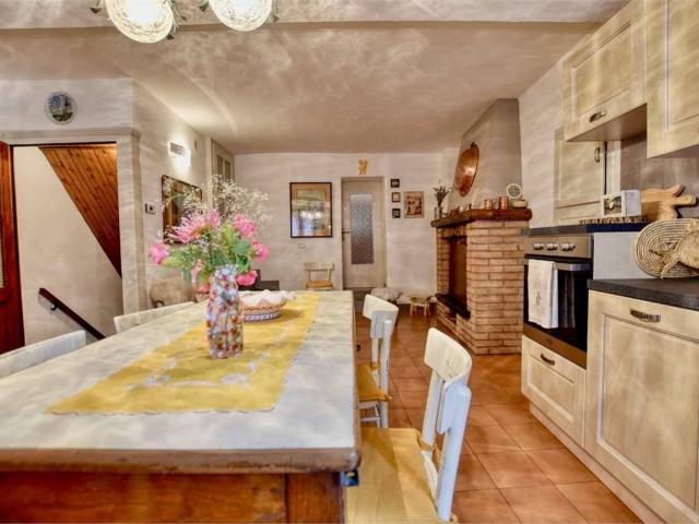 Casa indipendente in vendita a Claino con Osteno CO