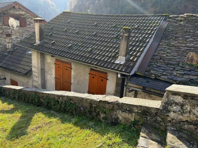 Casa indipendente in vendita a Cravagliana VC